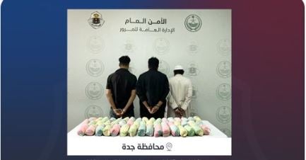 «مرور جدة» يضبط 3 مقيمين لترويجهم 13 كيلوجرامًا من القات