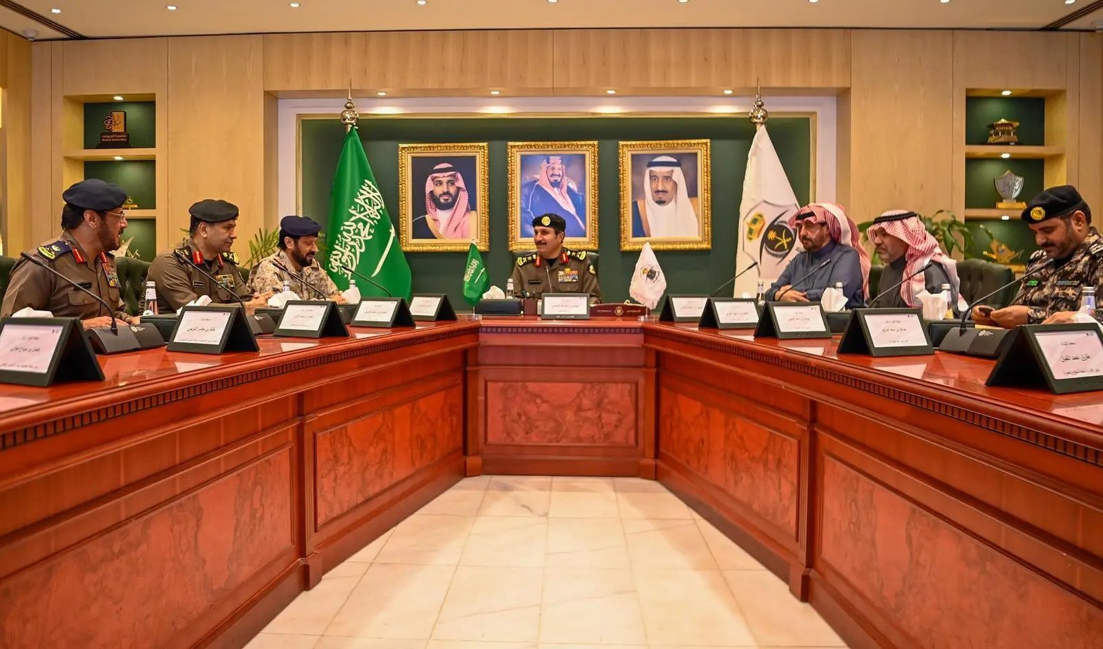  الفريق البسامي يترأس اجتماع اللجنة الأمنية للحج
