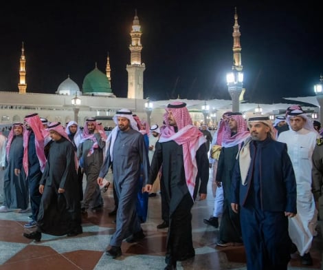 أمير المدينة المنورة يتفقد مشروع تفويج الزوار للصلاة في الروضة الشريفة
