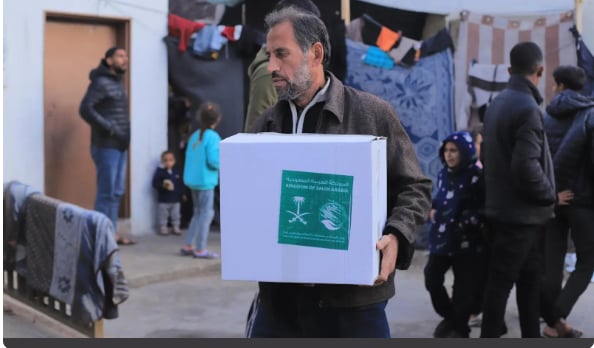 «سلمان للإغاثة» يواصل توزيع المساعدات الإغاثية للمتضررين في قطاع غزة