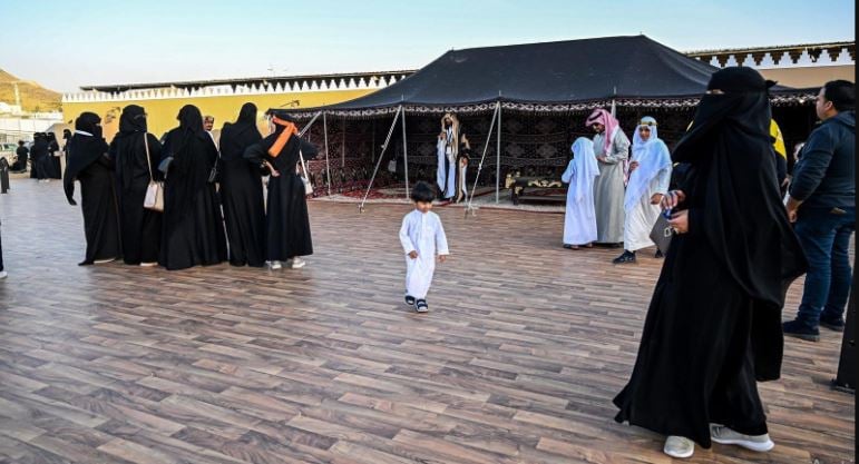 «بيت الشعر» بقرية التأسيس في الباحة يجسد قطعة حية من تراث المملكة العميق