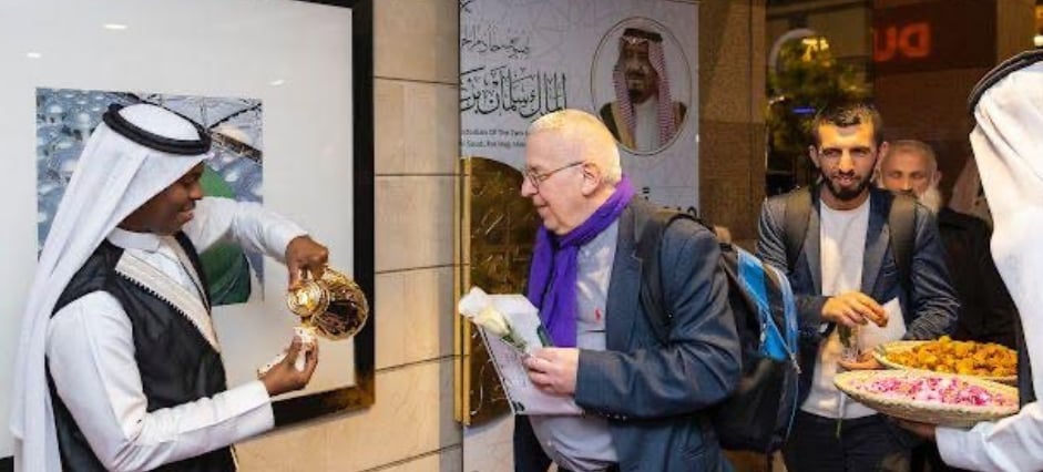 وصول الدفعة الثانية من ضيوف خادم الحرمين الشريفين لبرنامج العمرة 