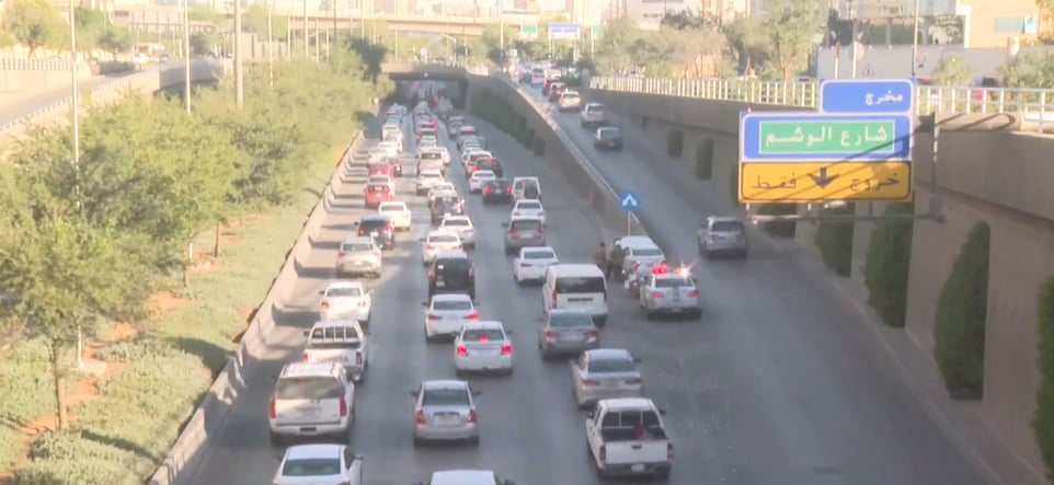 بالفيديو.. انسيابية بالحركة المرورية على طريق الملك فهد في الرياض 