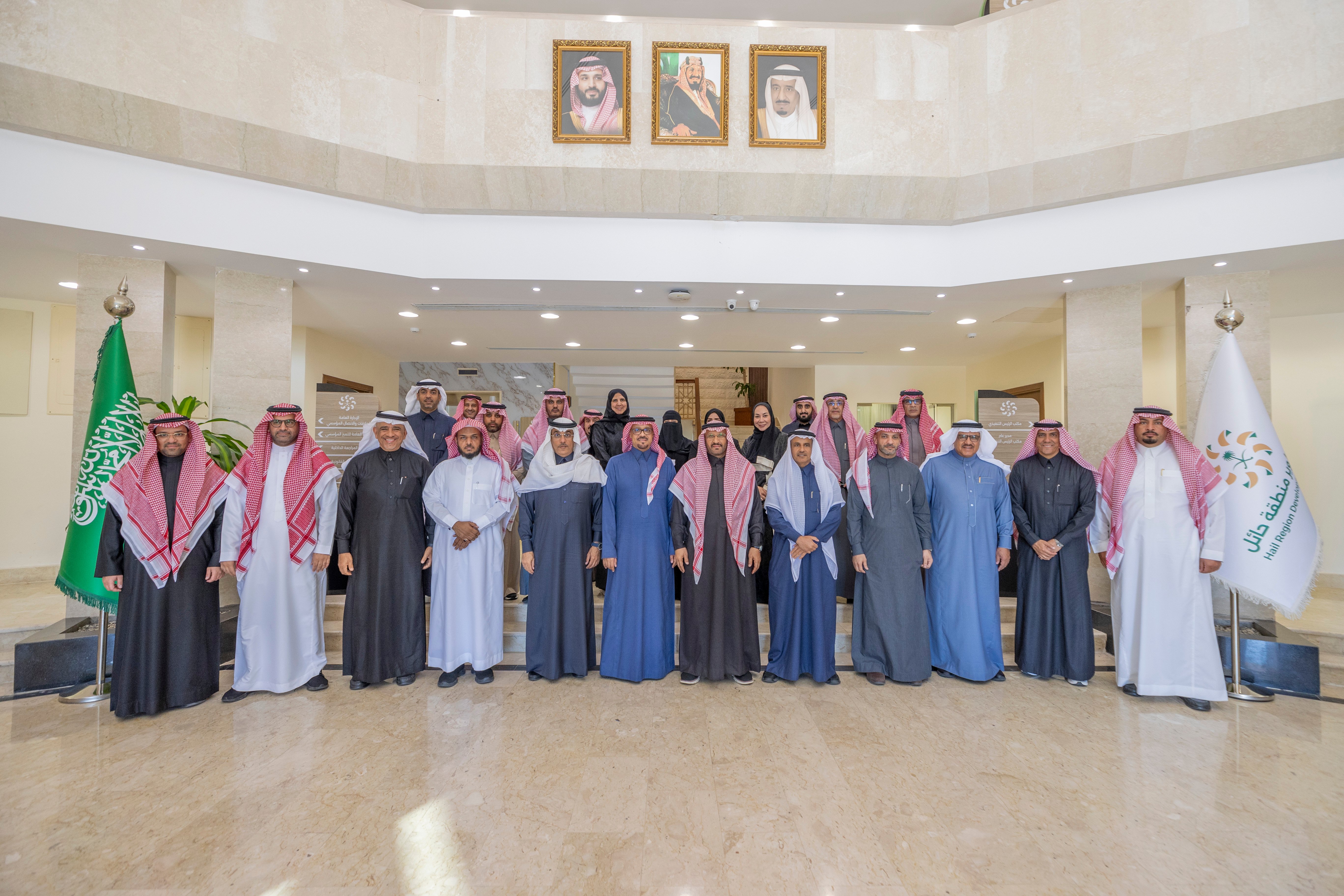 وفد الشورى يلتقي مسؤولي هيئة تطوير حائل ويطلع على الخدمات التعليمية الجامعية