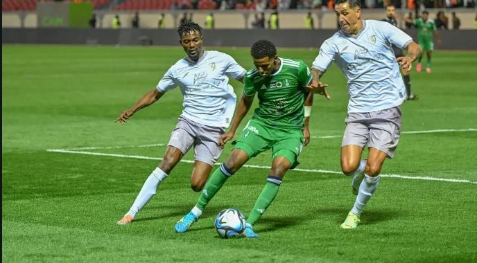 الأهلي يفوز على الطائي برباعية في دوري (روشن)