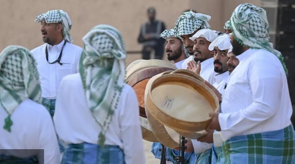  أهالي جازان يحتفون في الواجهات البحرية وأمانة المنطقة تشارك فرحة التأسيس