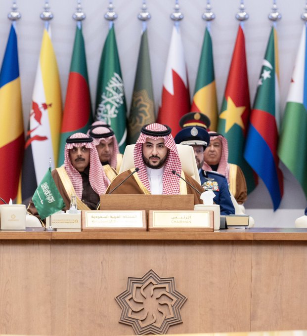 وزير الدفاع يؤكد أهمية الشراكات الدولية لمكافحة الإرهاب