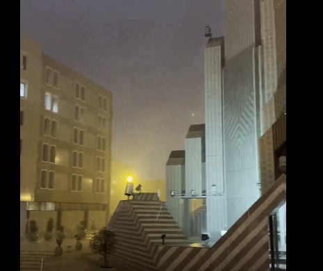 بالفيديو.. أمطار غزيرة على مدينة الرياض