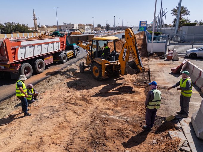 أمانة حائل تواصل أعمال تطوير طريق الملك عبدالعزيز