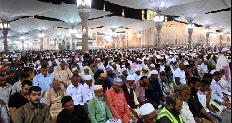  الأسبوع الأول من رمضان.. أكثر من 5 ملايين مصلٍ يؤدون الصلوات في المسجد النبوي 