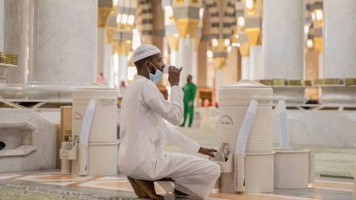 توفير أكثر من 400 ألف لتر من ماء زمزم يومياً لقاصدي المسجد النبوي في رمضان