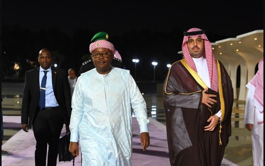 رئيس جمهورية غينيا بيساور يصل إلى جدة لأداء مناسك العمرة