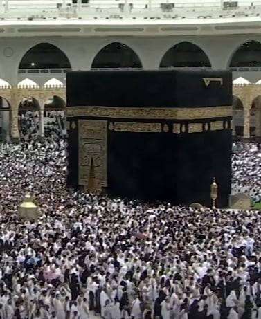 بثامن أيام رمضان.. حشود غفيرة تملأ صحن الطواف