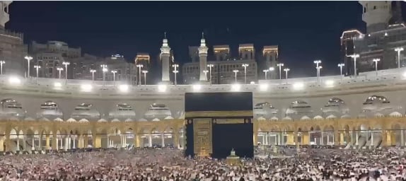 امتلاء صحن المطاف بالساعات الأولى بالعشر الثانية من رمضان