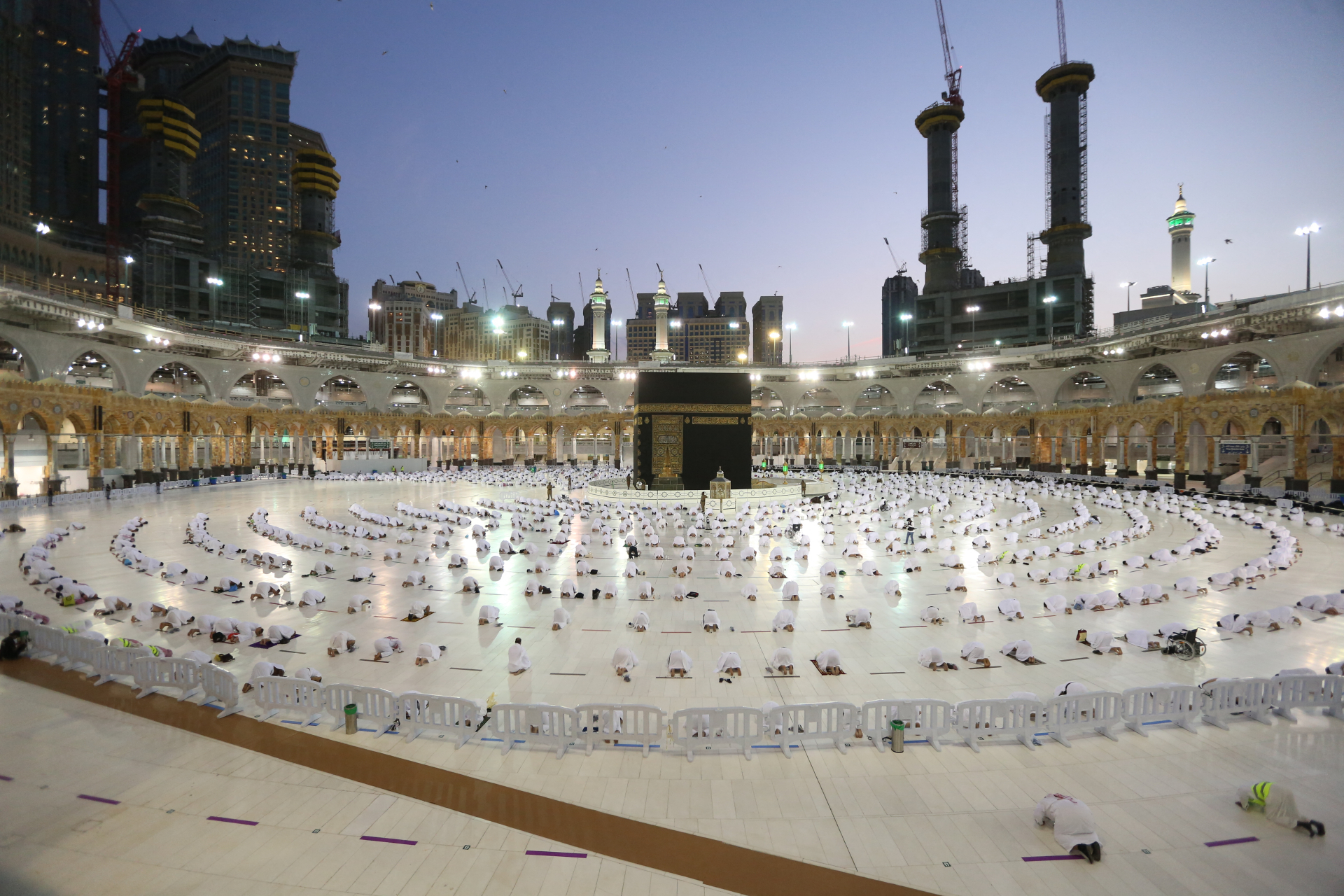 موعد أذان المغرب اليوم الخامس عشر من رمضان 1445 في المملكة 