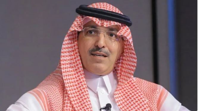 وزير المالية: جار إعادة النظر في فرض المقابل المالي على المرافقين