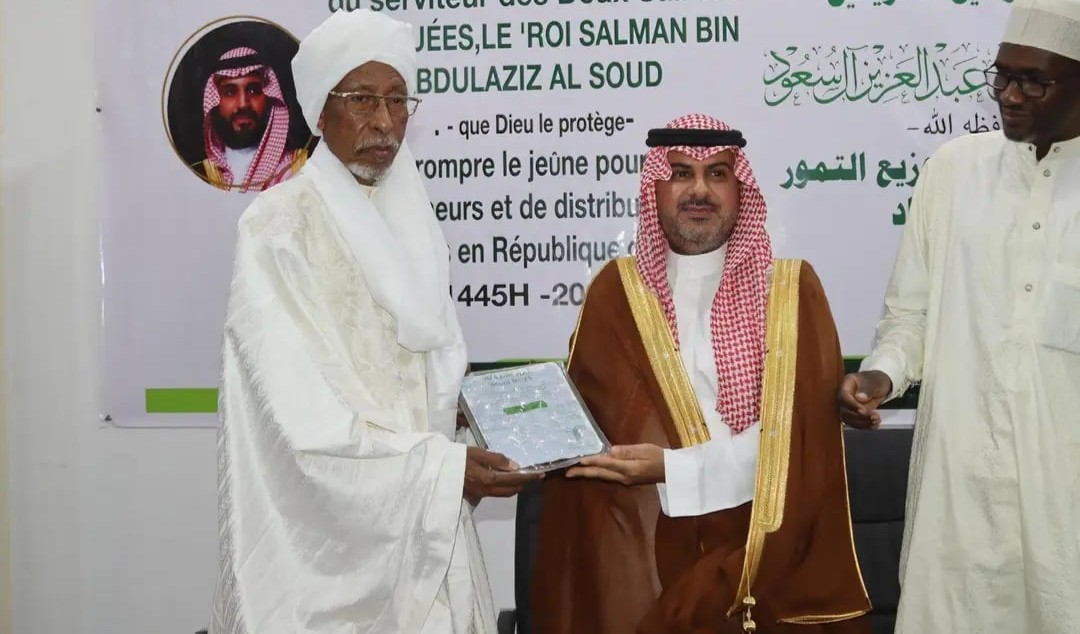 تدشين برنامجي هدية خادم الحرمين من التمور وإفطار الصائمين بتشاد