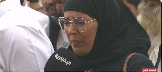 بالفيديو.. معتمرة مغربية سُئلت عن دعوتها الخاصة فأجابت بدموعها 
