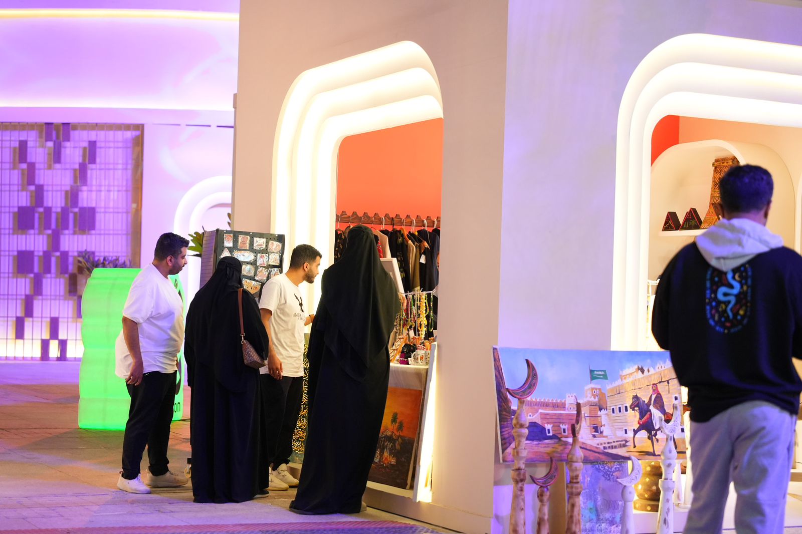 إقبال واسع على منتجات الدكاكين في «موسم رمضان 1445هـ»
