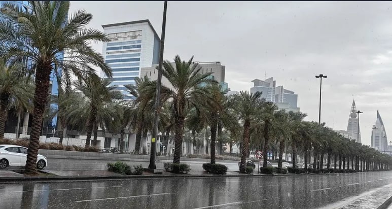 هطول أمطار متفاوتة الكميات على أجزاء من الرياض