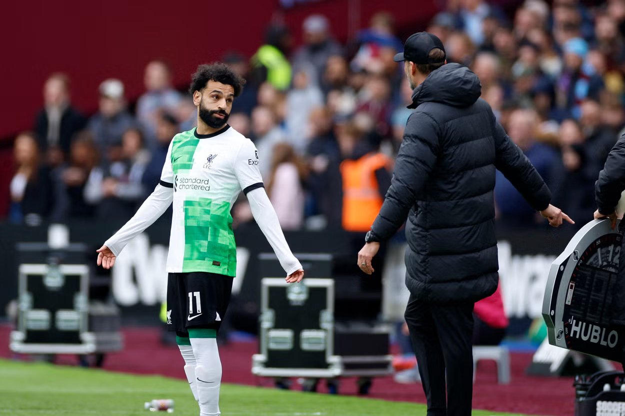 تفاصيل مشادة كلوب ومحمد صلاح.. «إذا تحدثت ستكون هناك نار»
