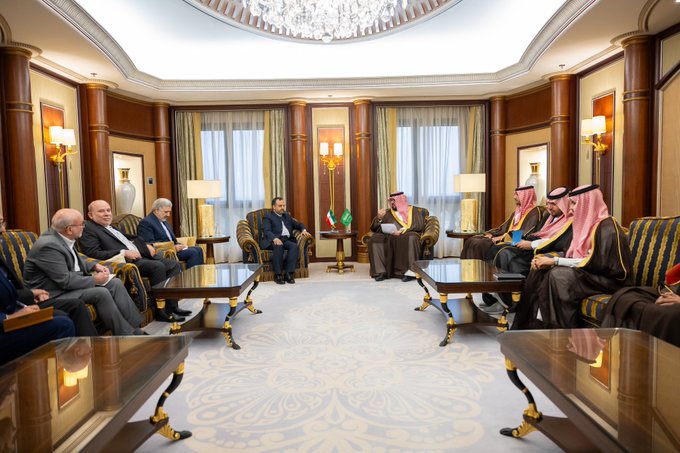 وزير الاقتصاد يبحث مع نظيره الإيراني تعزيز التعاون المشترك