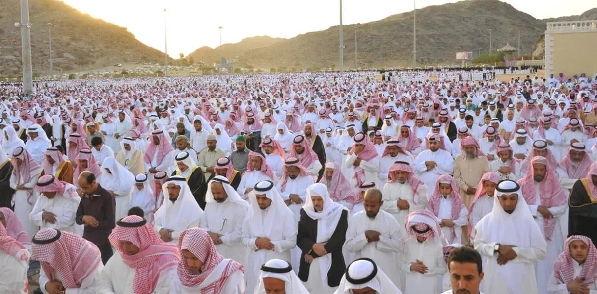 كيفية صلاة عيد الفطر.. حكمها ووقتها وعدد ركعاتها وتكبيراتها