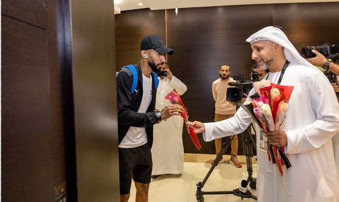 بعثـة الهلال تصـل إلى أبوظبي استعدادًا لنصف نهائي كأس الدرعية 
