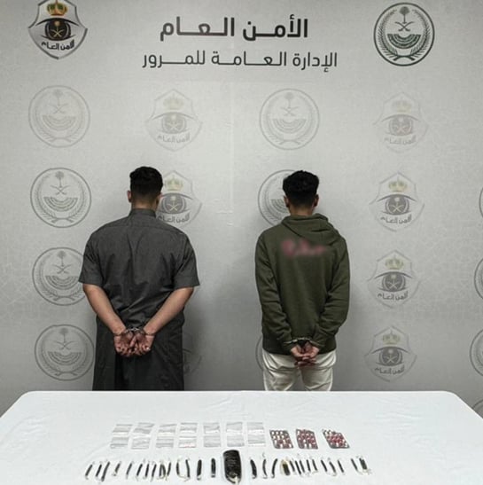 «مرور جدة» يقبض على مقيمين لترويجهما الحشيش  