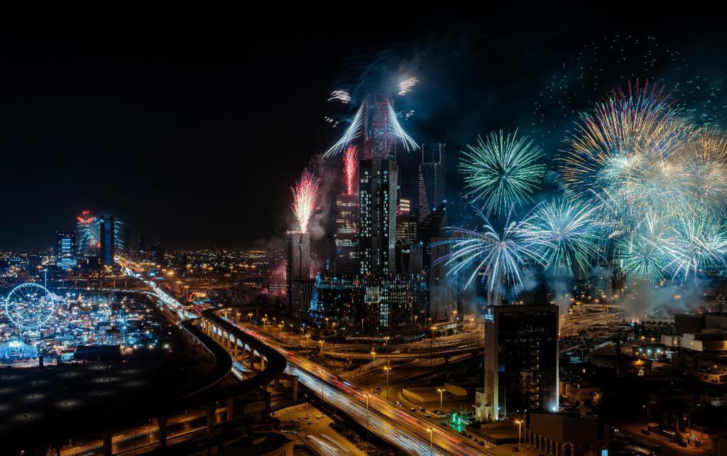 إضاءة جميع مناطق المملكة بالألعاب النارية ابتهاجاً بعيد الفطر 
