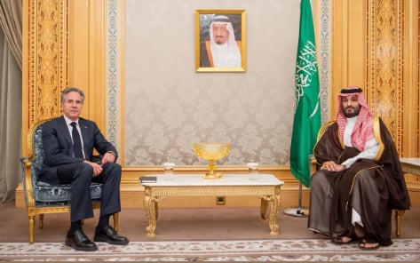 ولي العهد يستقبل وزير الخارجية الأمريكي ويبحثان تطورات الأوضاع بغزة 