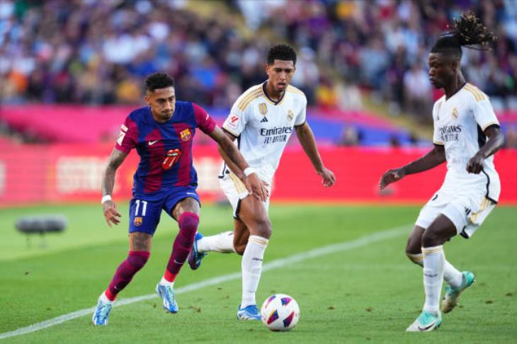 تعادل إيجابي بين ريال مدريد وبرشلونة في الشوط الأول من كلاسيكو الأرض