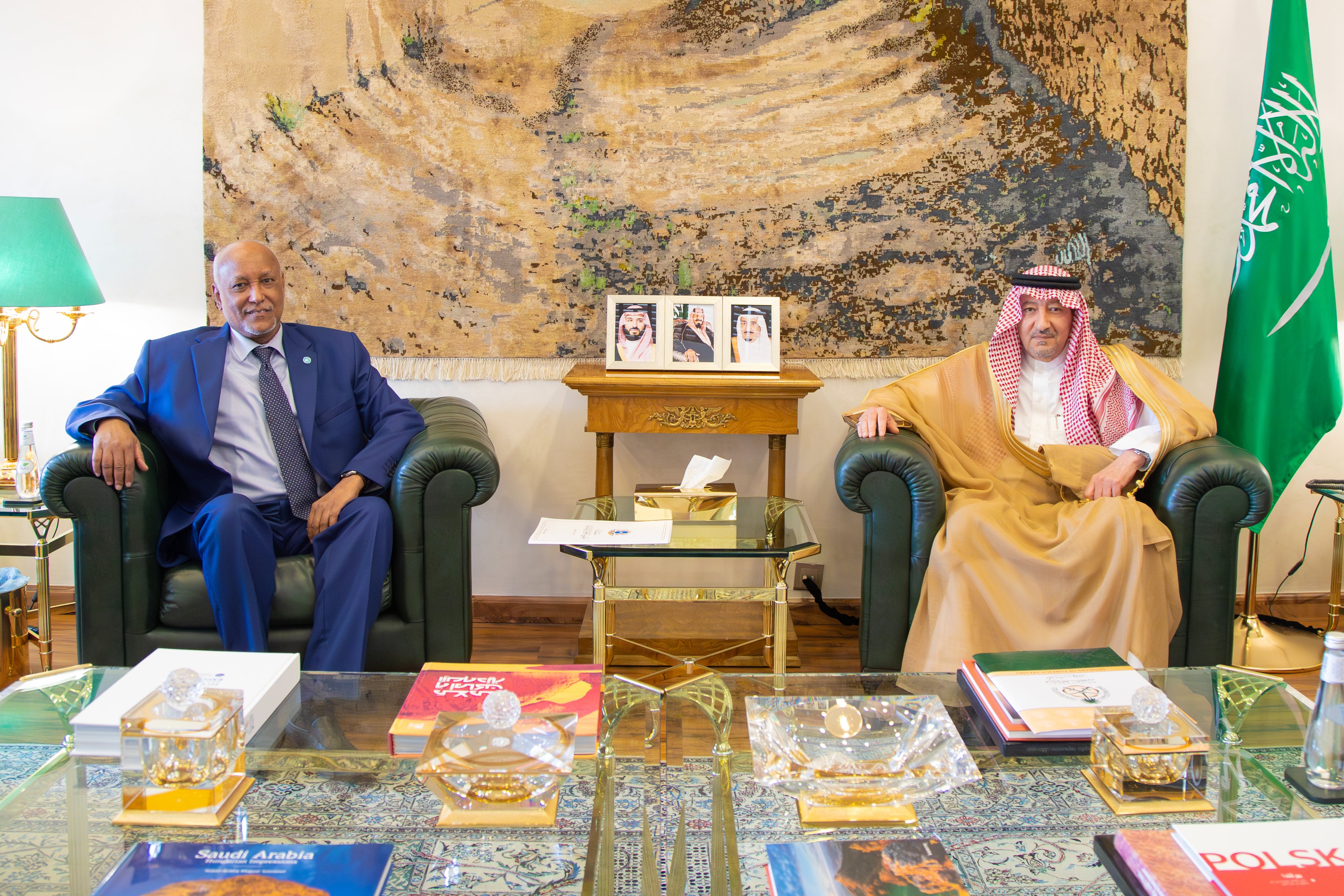 نائب وزير الخارجية يستعرض العلاقات الثنائية مع سفير الصومال لدى المملكة