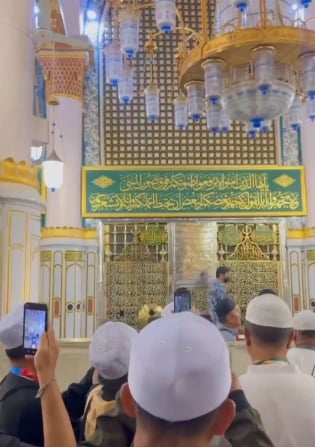 أعداد كبيرة من الحجاج في المدينة المنورة يزورون الروضة الشريفة  
