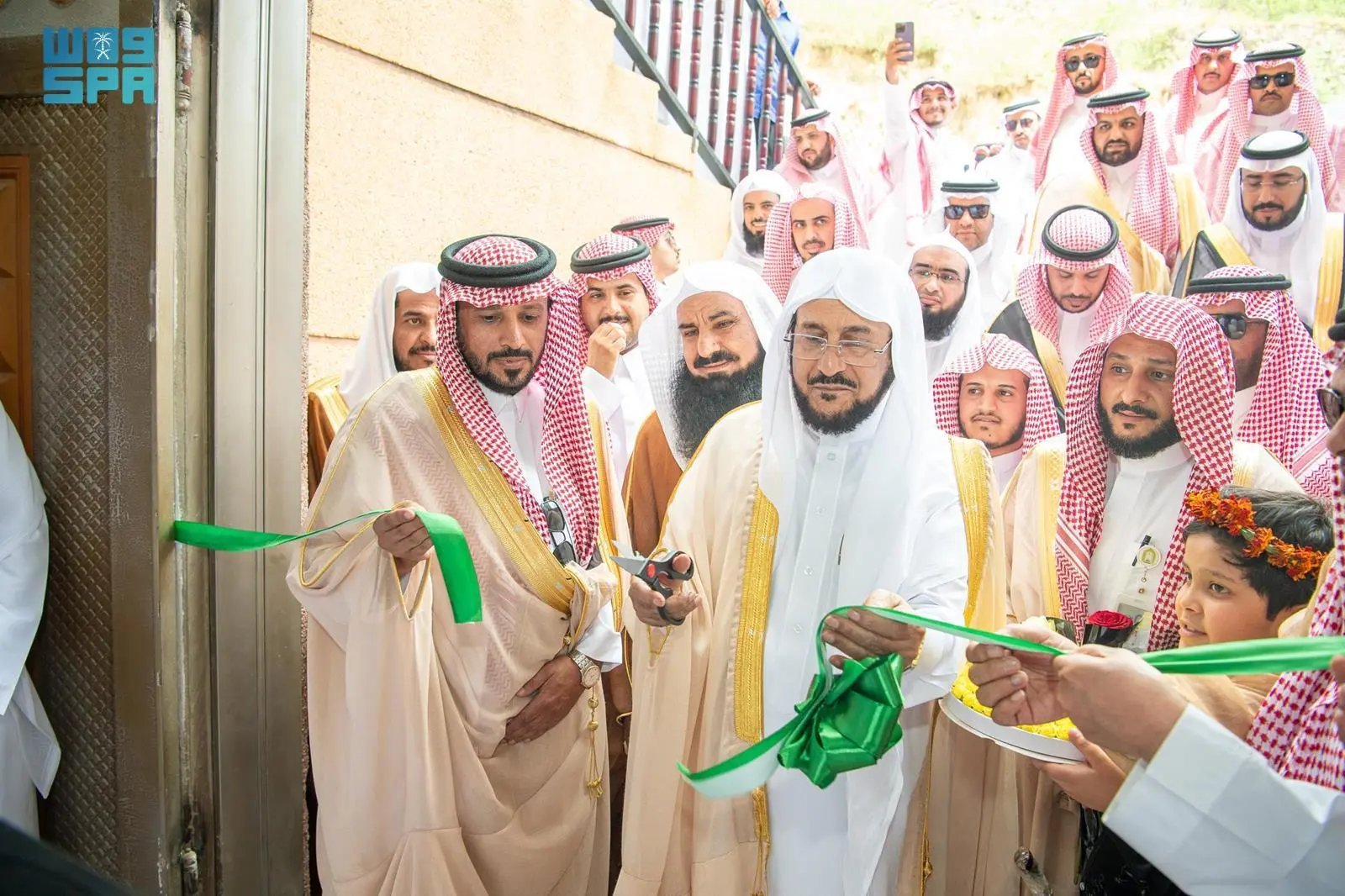 وزير الشؤون الإسلامية خلال زيارته أحد مساجد جازان: «أنتم محاسبون أمام الله في أيّ تقصير»

