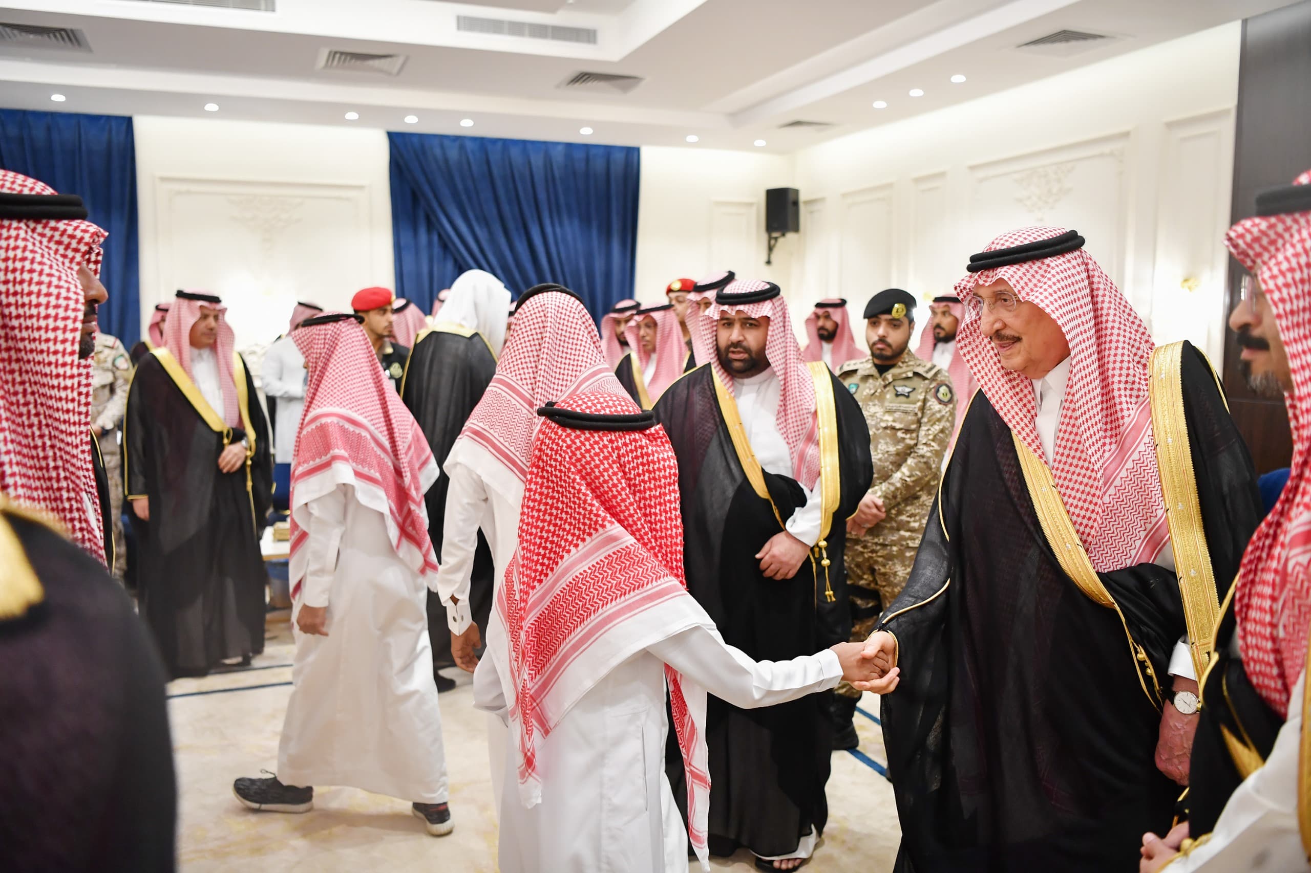 أمير جازان يكرم 20 متميزًا ومتميزة من تعليم جازان ضمن مبادرة منافس 2023
