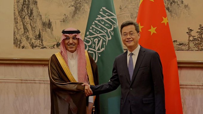 وزير المالية يبحث مع نظيره الصيني تعزيز التعاون المالي والتجاري والاستثماري
