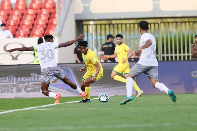 تعادل سلبي بين الطائي والخليج في دوري روشن
