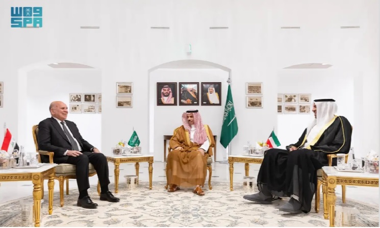 وزير الخارجية يبحث تطوير التعاون مع نظيريه العراقي والكويتي