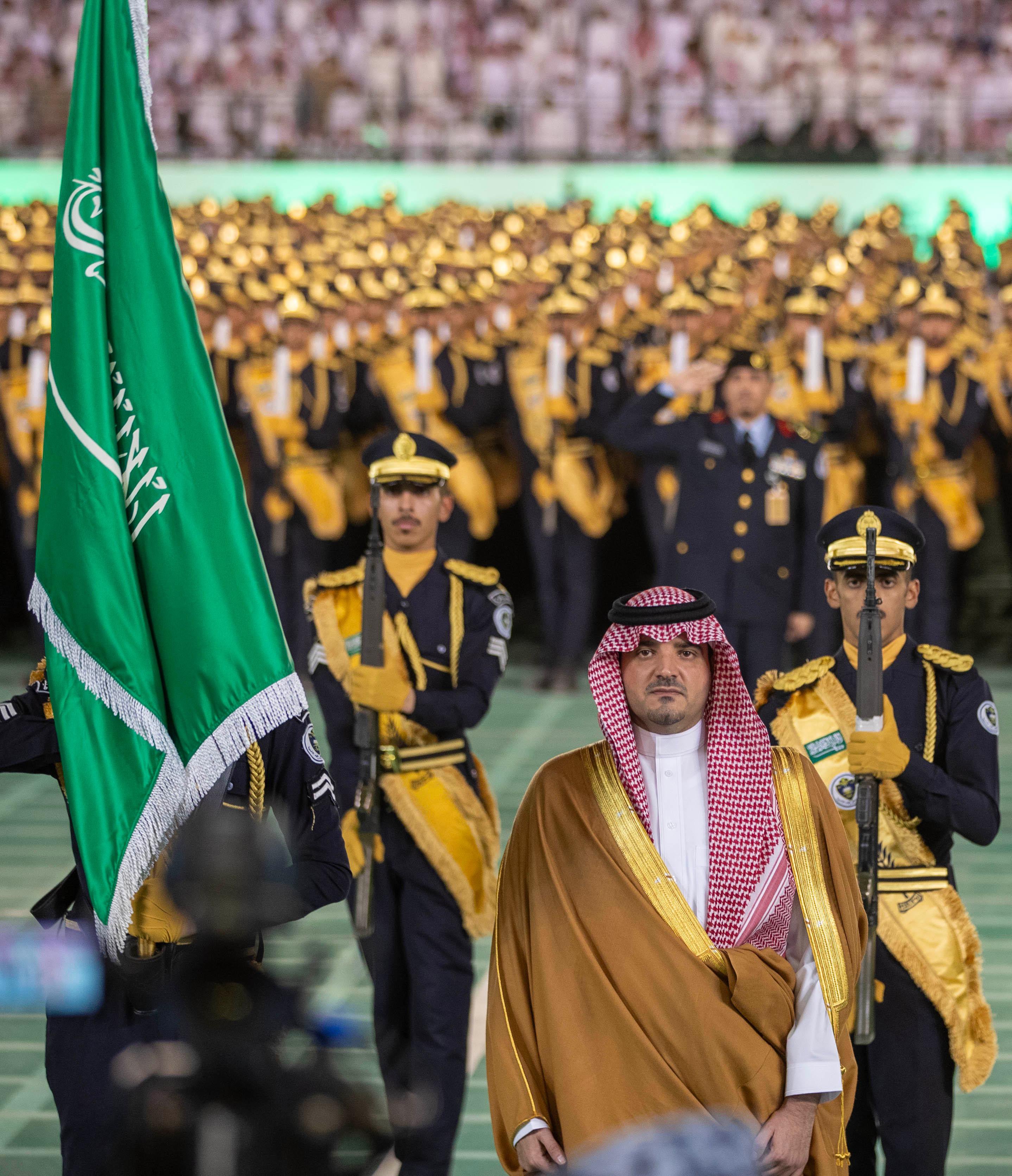 وزير الداخلية يرعى حفل تخريج 1410 طلاب من كلية الملك فهد الأمنية 