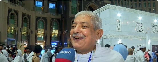 «دعانا الله»..  لحظات مؤثرة لضيوف الرحمن في ساحة الحرم المكي