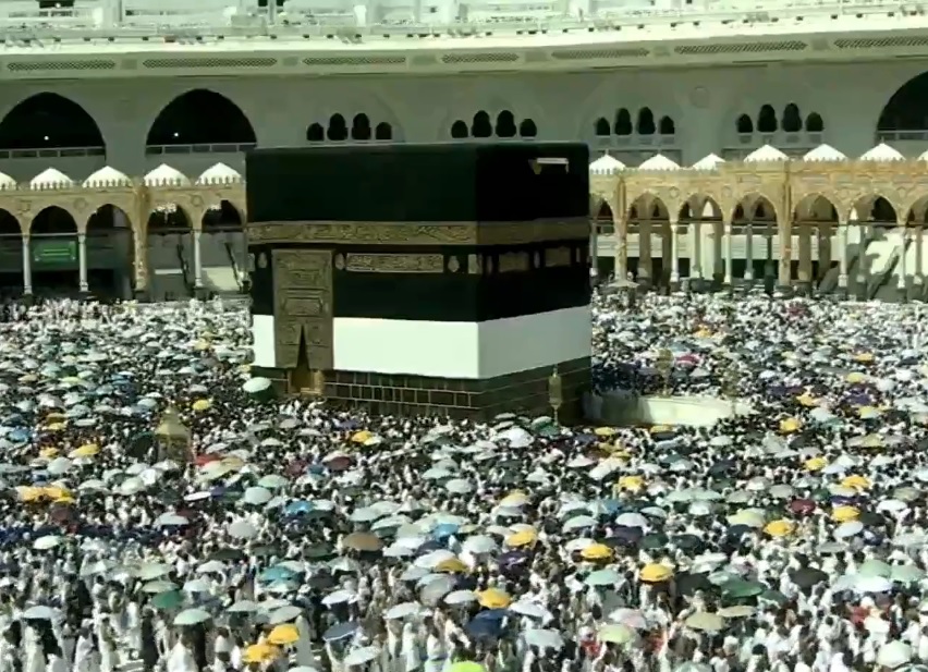 امتلاء صحن المطاف بضيوف الرحمن (فيديو)