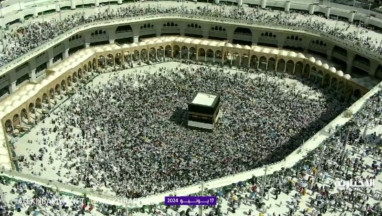 امتلاء صحن الطواف بحجاج بيت الله الحرام في أول أيام التشريق (فيديو)