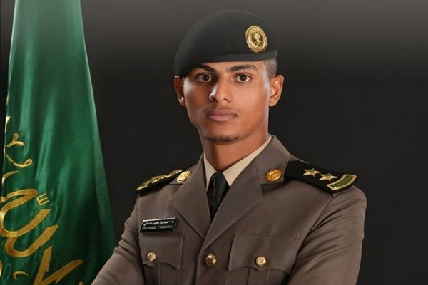 «المدخلي» يحتفل بتخرج نجله أحمد برتبة ملازم أول مهندس من كلية الملك فهد الأمنية 