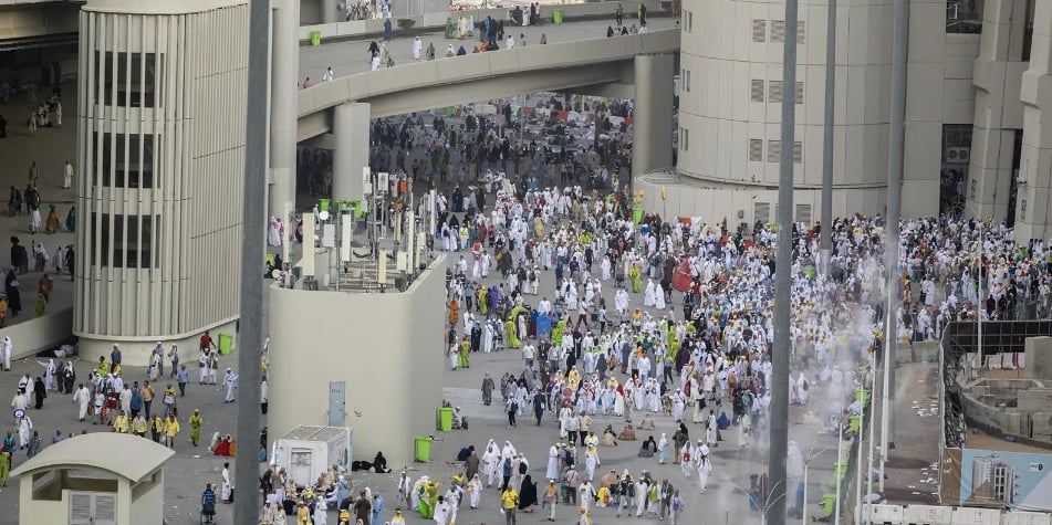 الحجاج المتعجلون يتّجهون للمسجد الحرام لأداء طواف الوداع