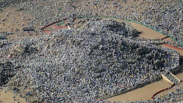 «درجة الحرارة 48».. إنذار بالأصفر للأرصاد يحذر من حالة الطقس في عرفات