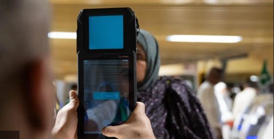 أجهزة ذكية متنقلة لخدمة مستفيدي مبادرة طريق مكة عبر 11 مطارًا في 7 دول