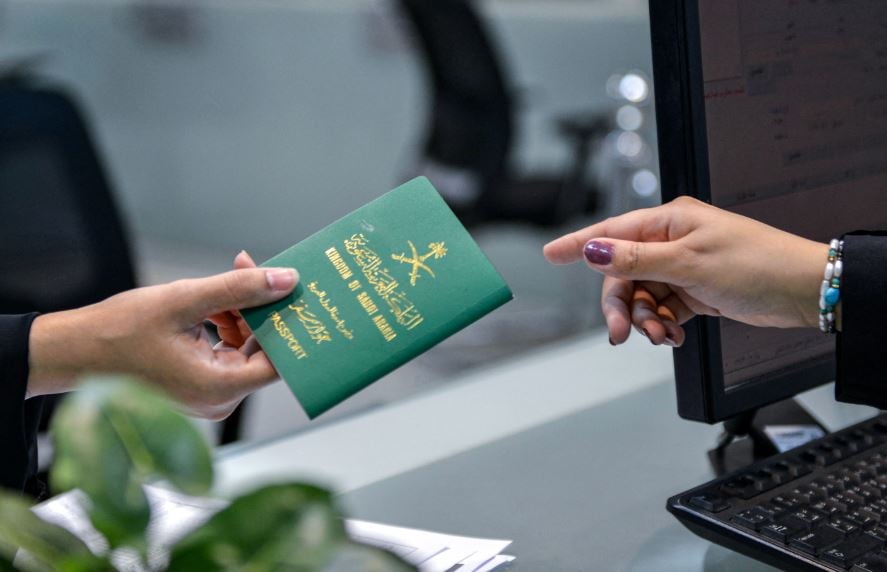 ما الحالات التي يستوجب معها إصدار جواز سفر بدل تالف؟.. «الجوازات» تجيب