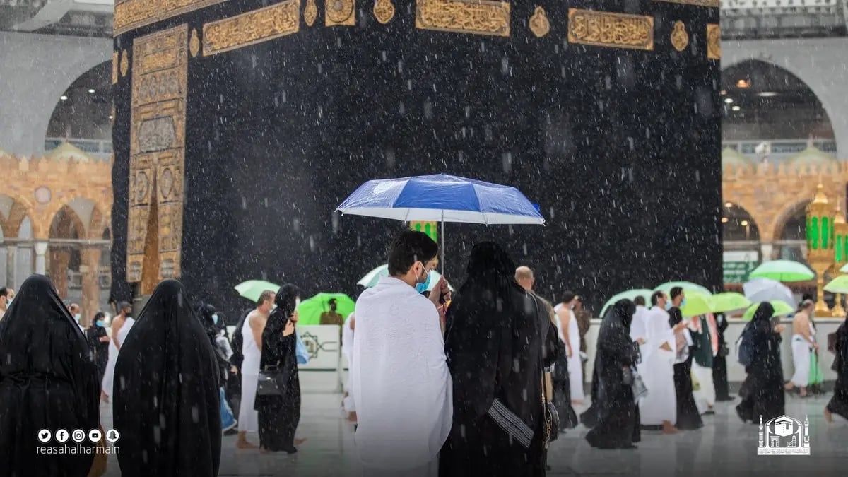 بالفيديو.. أمطار الخير تهطل على المسجد الحرام في أول أيام التشريق