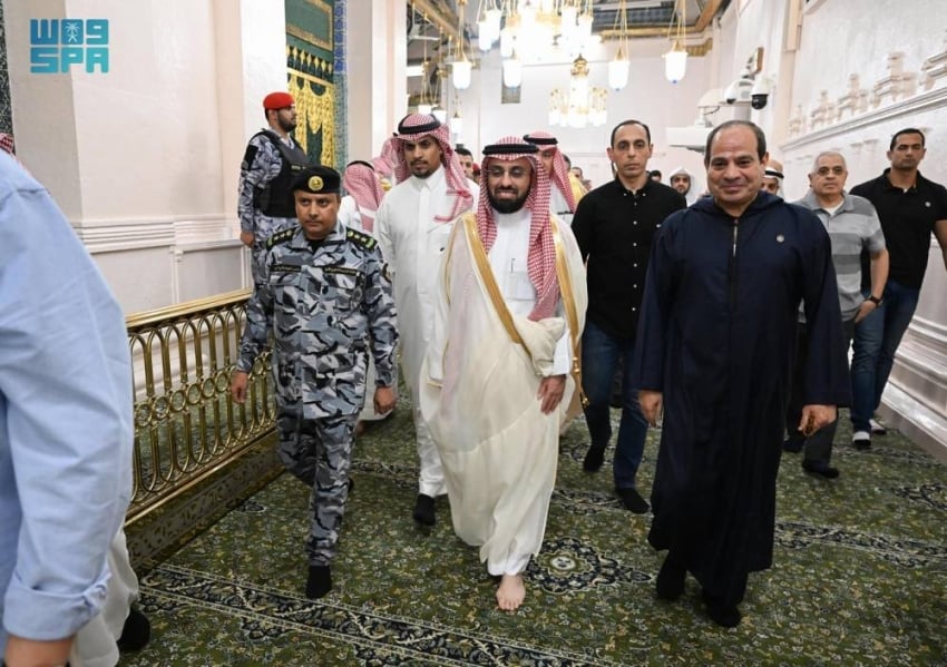 بعد زيارة المسجد النبوي.. الرئيس المصري يغادر المدينة المنورة